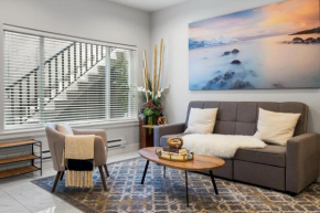 Quaint luxurious spa like 2 bdrms + sofa bed suite